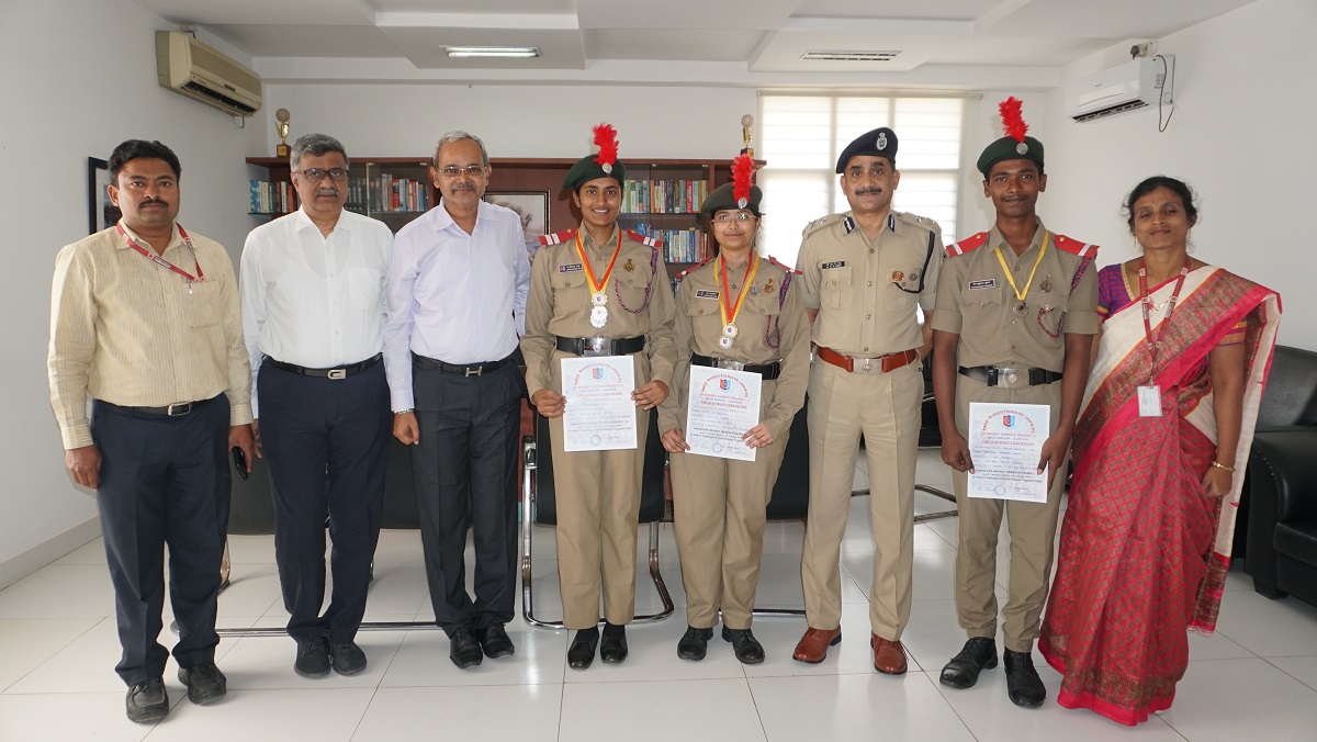 IG GHP Raju With Chairman VVidyasagar Secretory Badariprasad and NCC Students