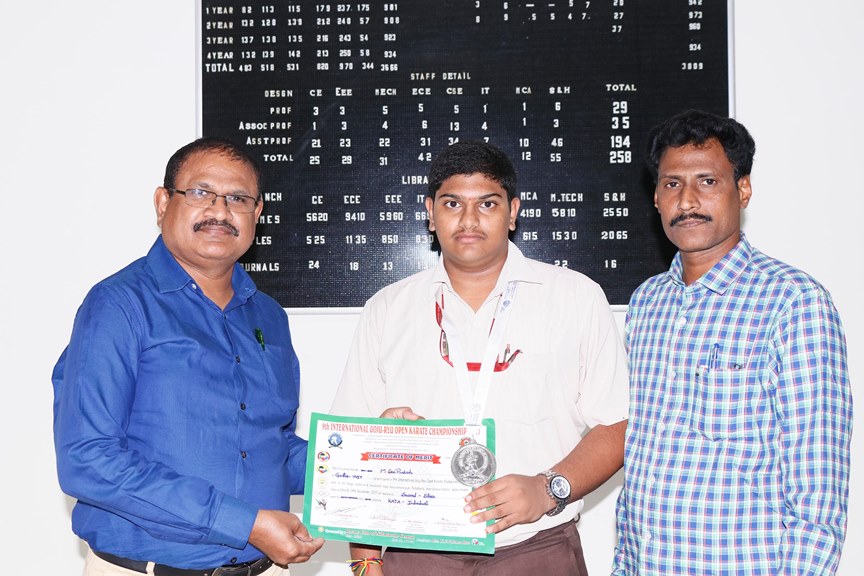 Principal Dr.Y.Mallikarjuna Reddy congratulating M.Sai Prakash